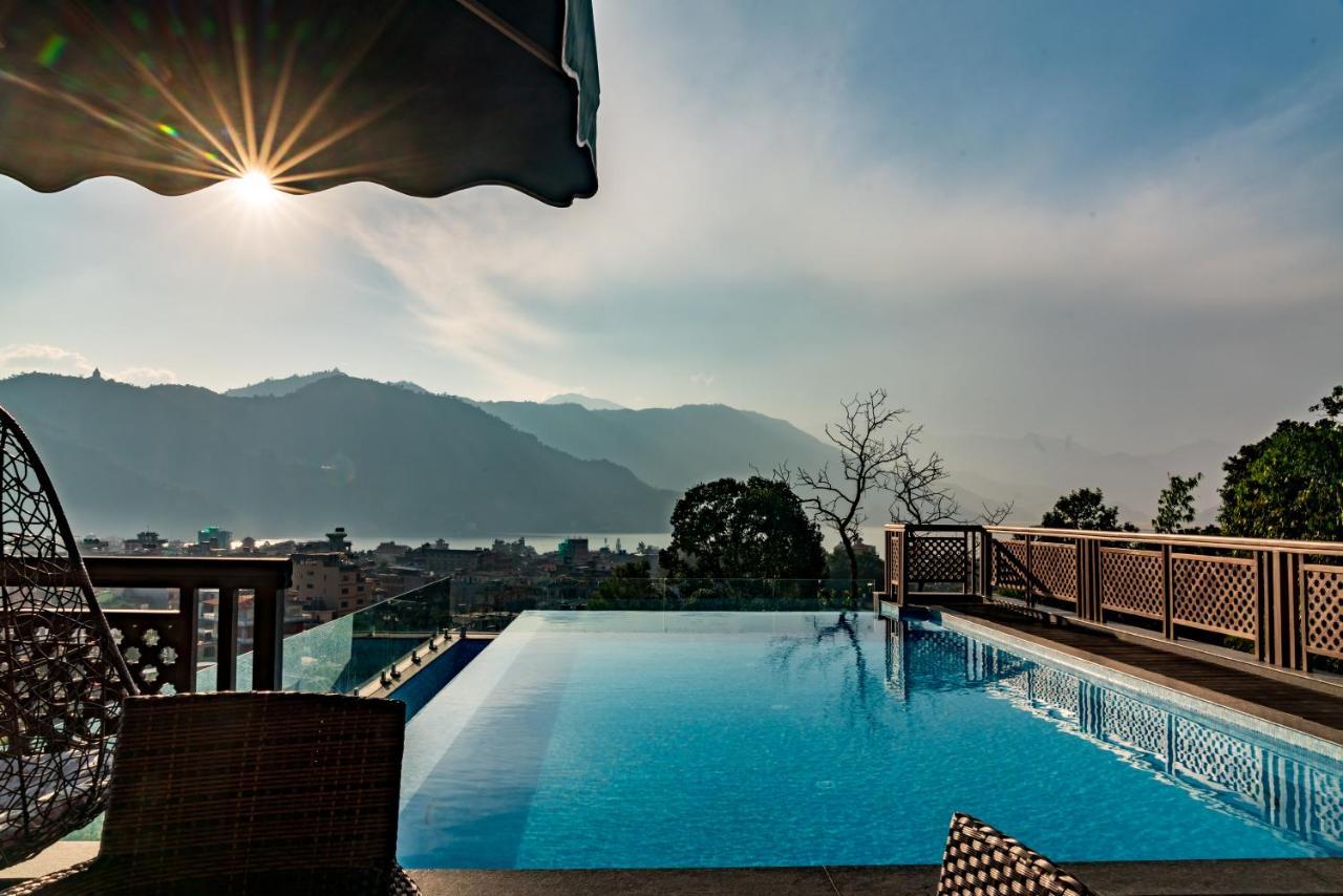 Bar Peepal Resort Pokhara Ngoại thất bức ảnh View from the rooftop pool