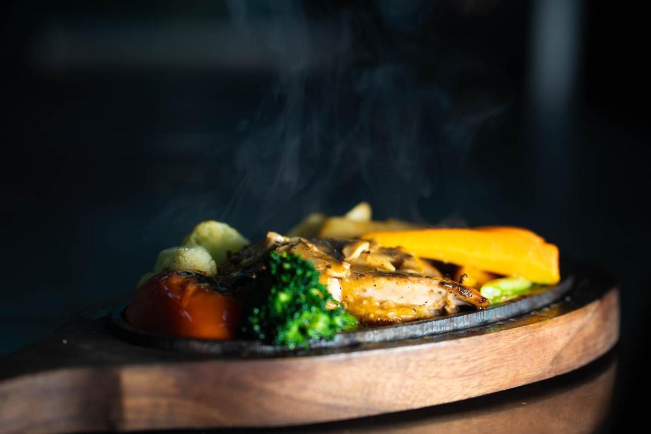 Bar Peepal Resort Pokhara Ngoại thất bức ảnh A sizzler
