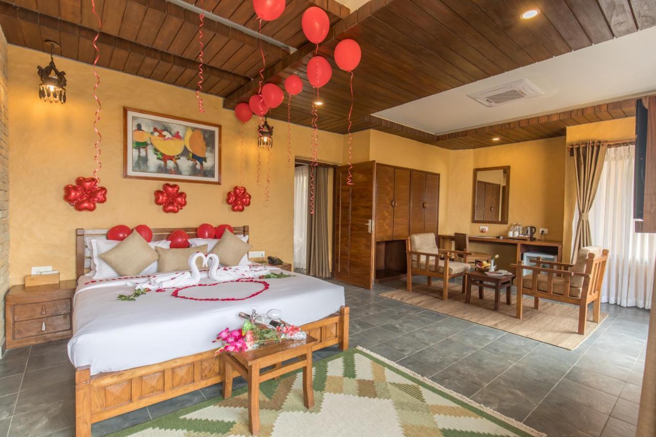 Bar Peepal Resort Pokhara Ngoại thất bức ảnh A room at the resort