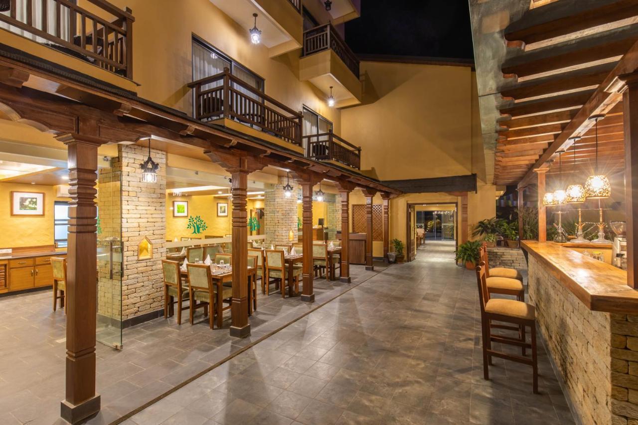Bar Peepal Resort Pokhara Ngoại thất bức ảnh The interior of the hotel