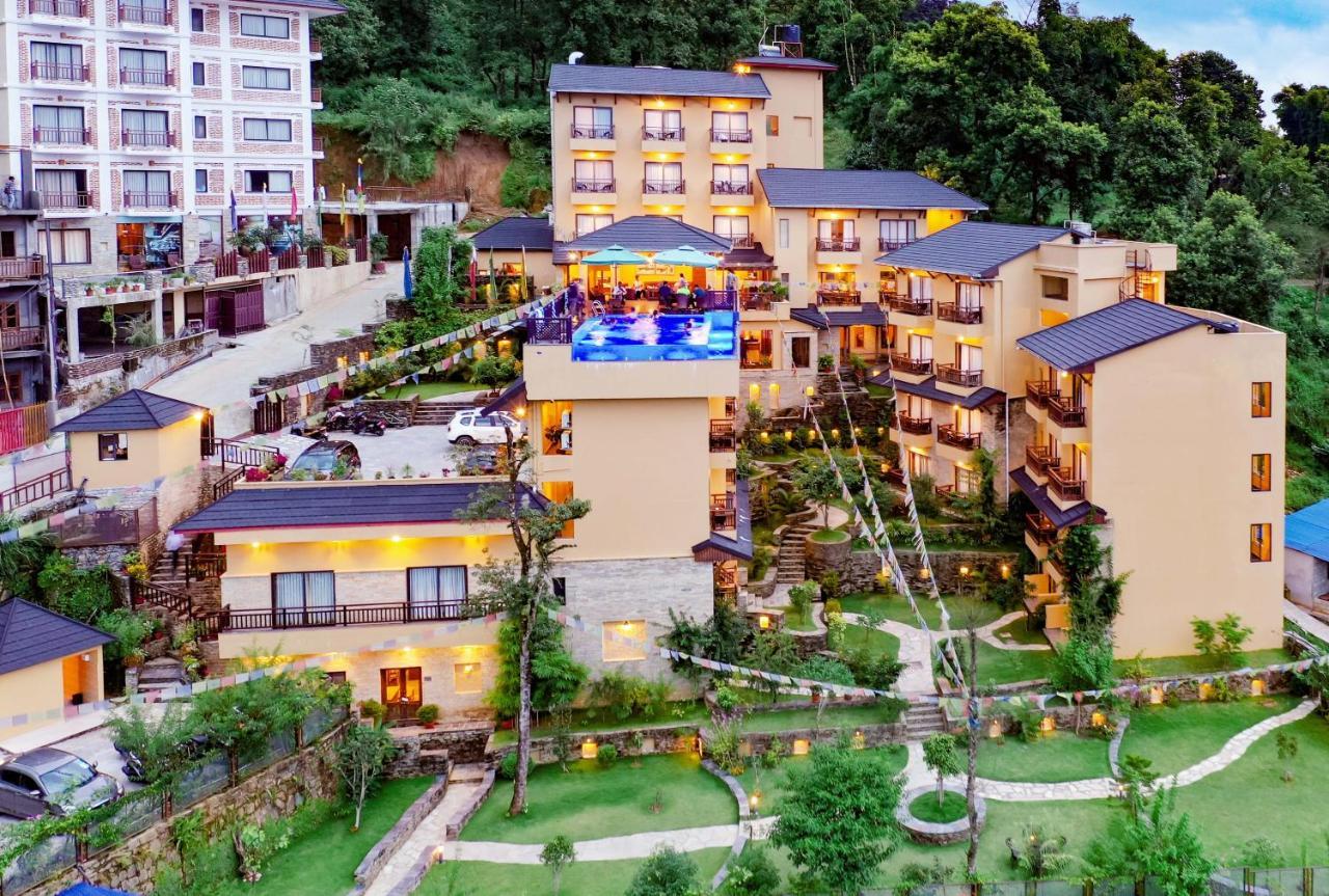 Bar Peepal Resort Pokhara Ngoại thất bức ảnh The Glades Resort and Villas