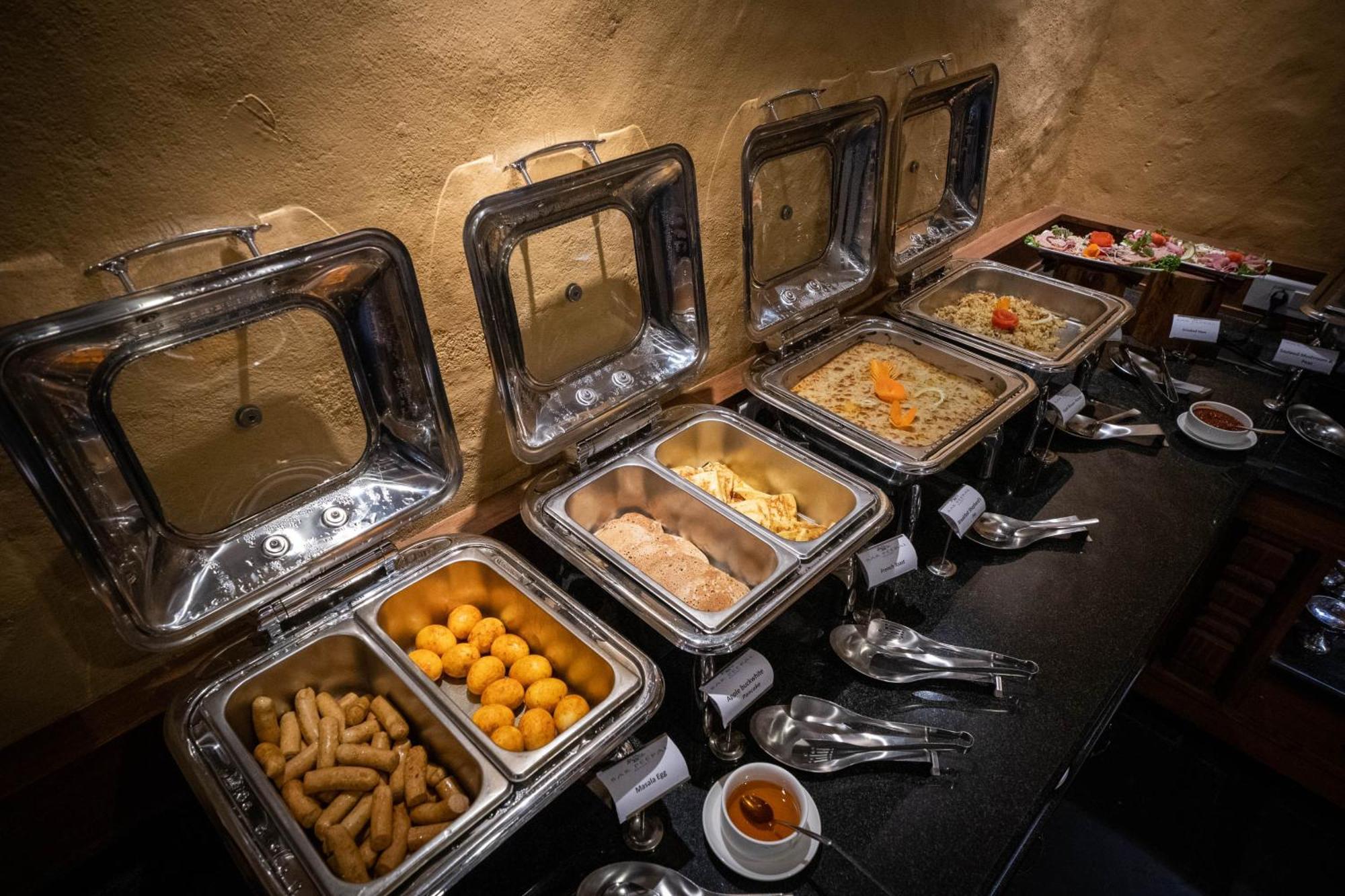 Bar Peepal Resort Pokhara Ngoại thất bức ảnh A selection of chafing dishes