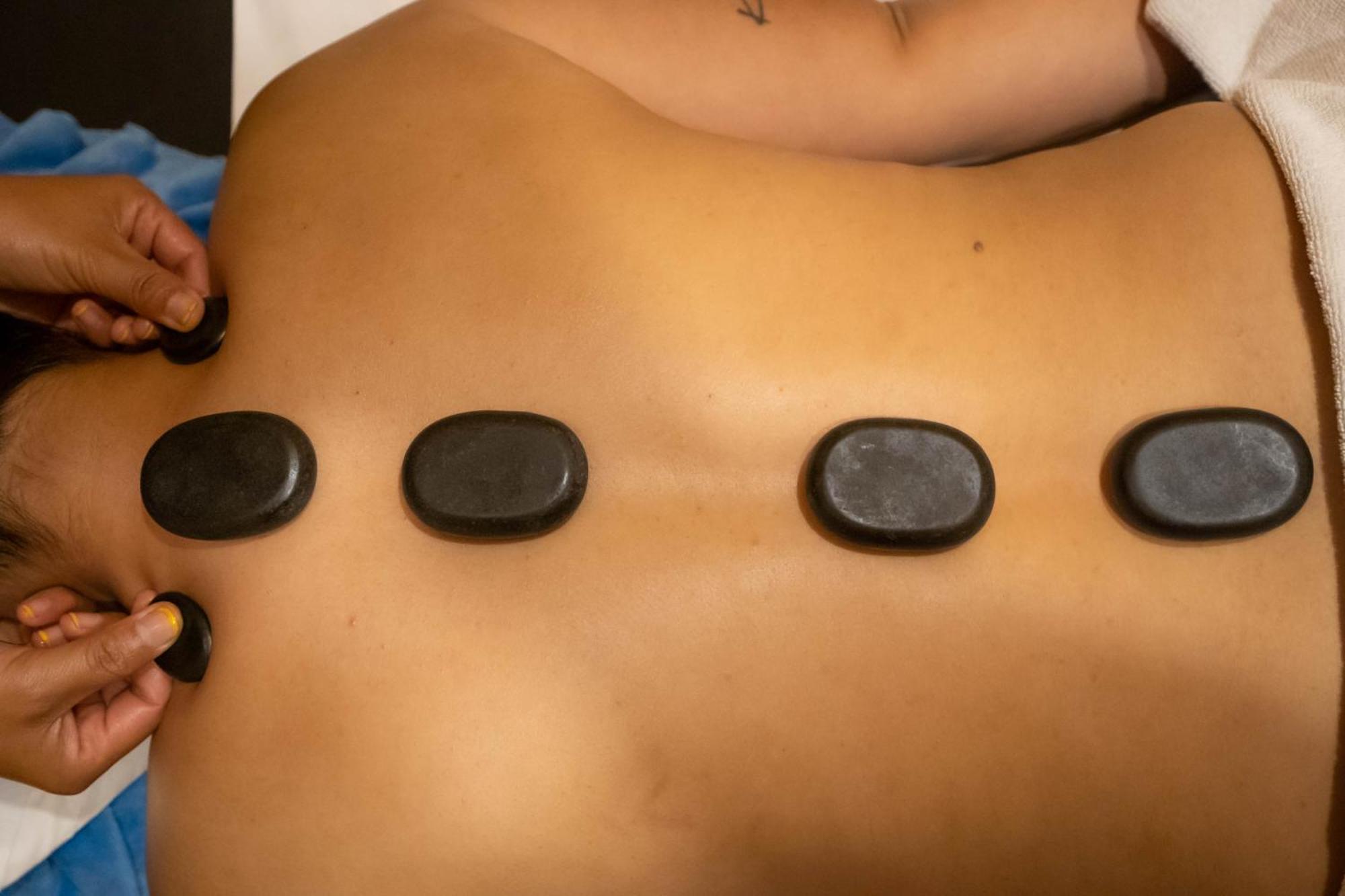 Bar Peepal Resort Pokhara Ngoại thất bức ảnh Hot stone massage