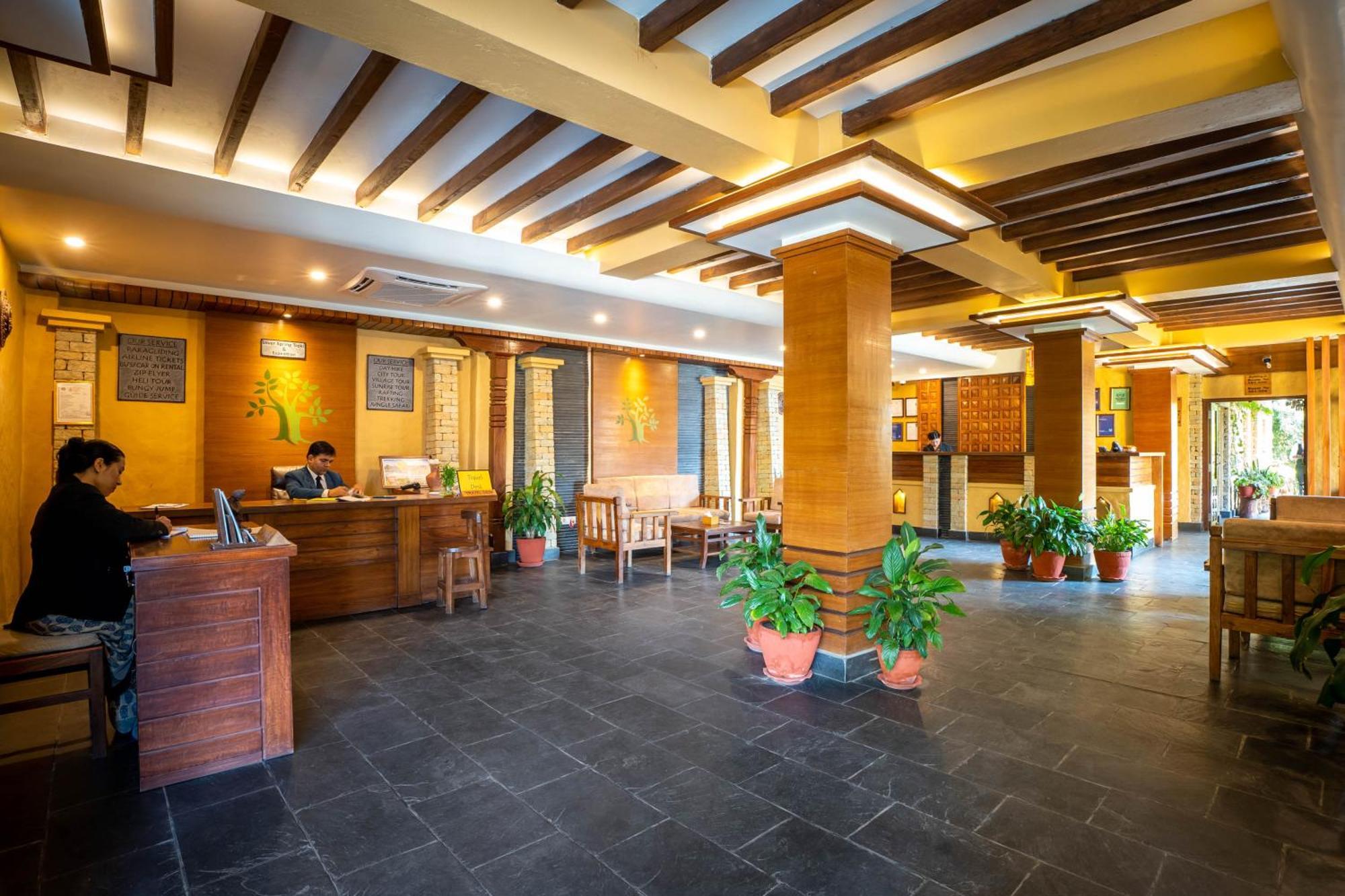 Bar Peepal Resort Pokhara Ngoại thất bức ảnh Lobby