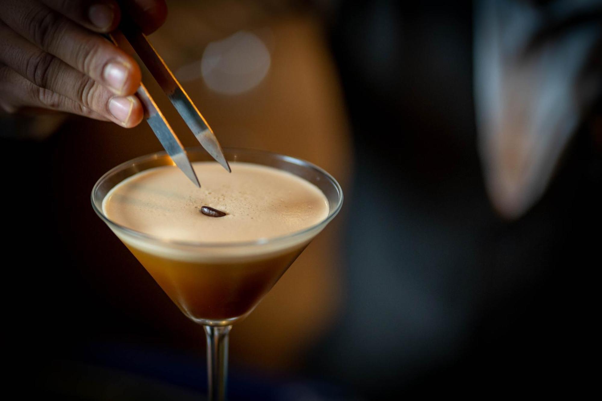Bar Peepal Resort Pokhara Ngoại thất bức ảnh A chocolate martini