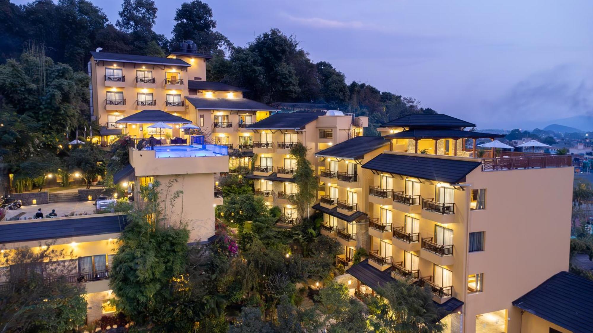 Bar Peepal Resort Pokhara Ngoại thất bức ảnh The Royal