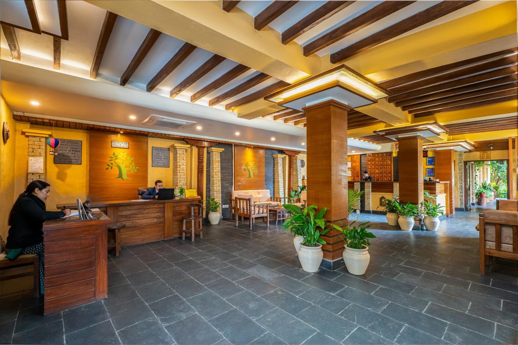 Bar Peepal Resort Pokhara Ngoại thất bức ảnh Lobby